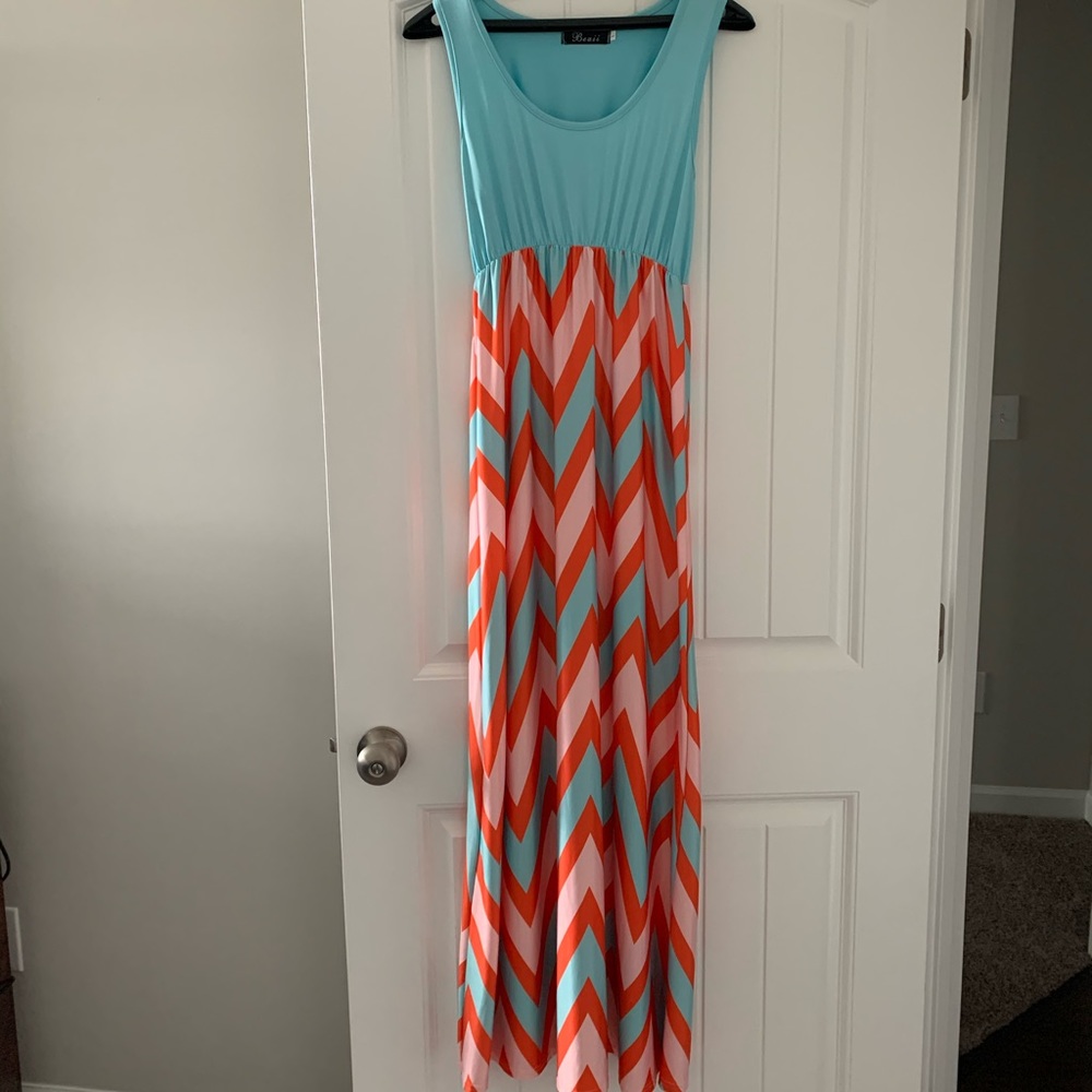 Maxi dress with chevron detail